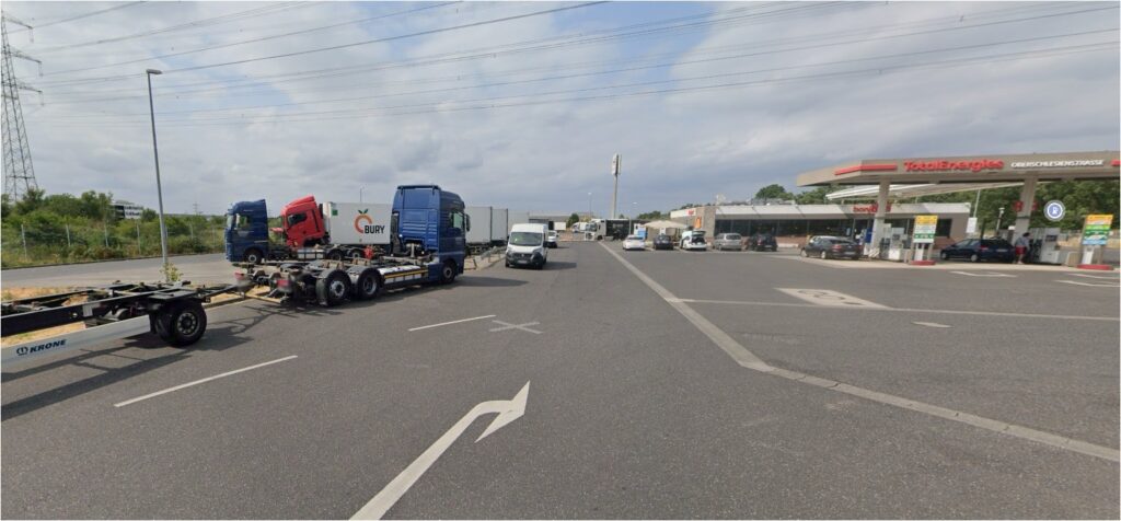 Lkw-Parkplatz Krefeld als Vorstaufläche für Anlieferverkehr